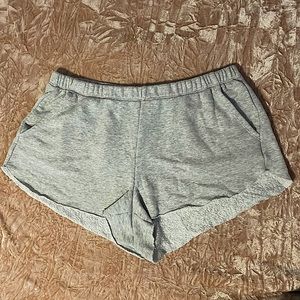 Women’s sweatshorts size L